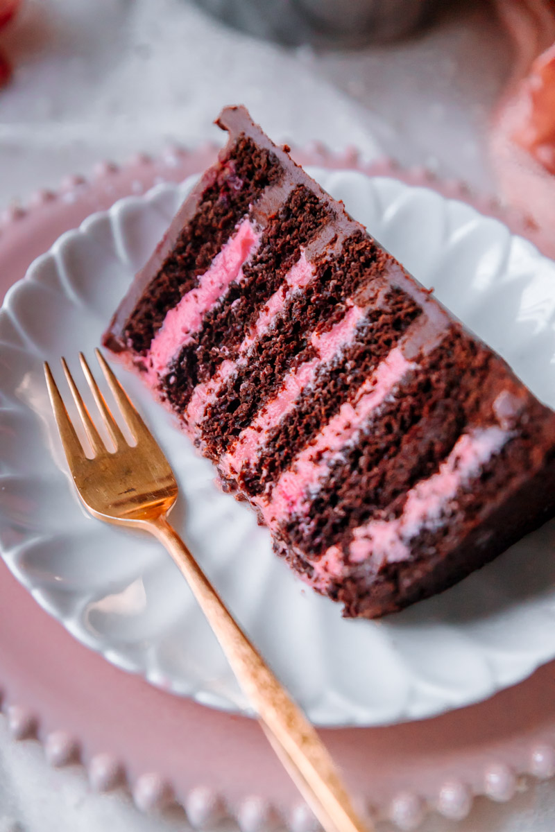 CHOCOLATE CAKE WITH CREAMY BLACKBERRY FILLING AND CHOCOLATE GANACHE